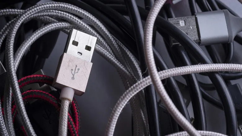 USB-кабели и разъёмы для подключения периферийных устройств