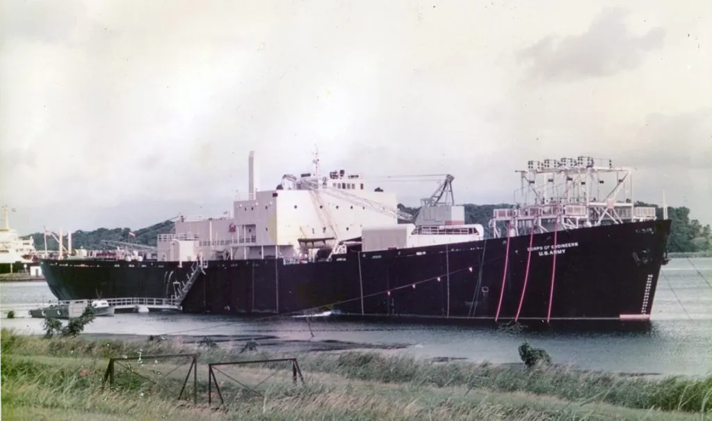 Плавучая атомная электростанция USS Sturgis