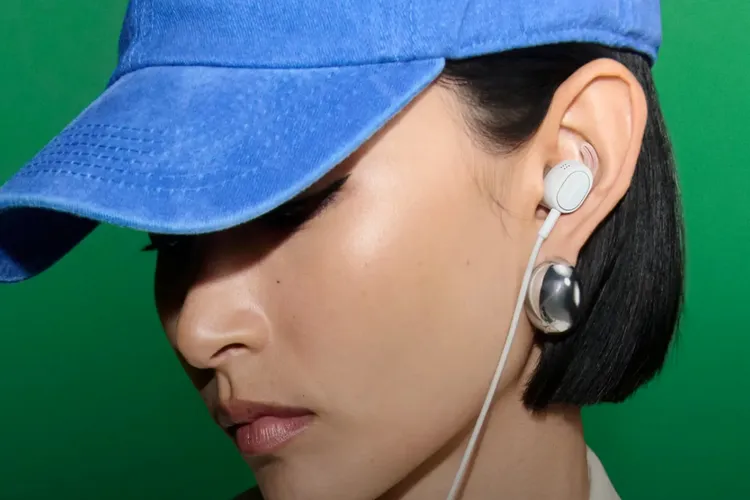 Встроенный пульт управления на кабеле наушников Bose
