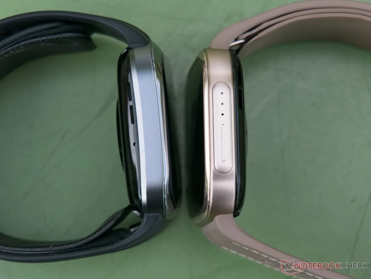 Huawei Watch D3 и Watch D2 рядом для сравнения габаритов
