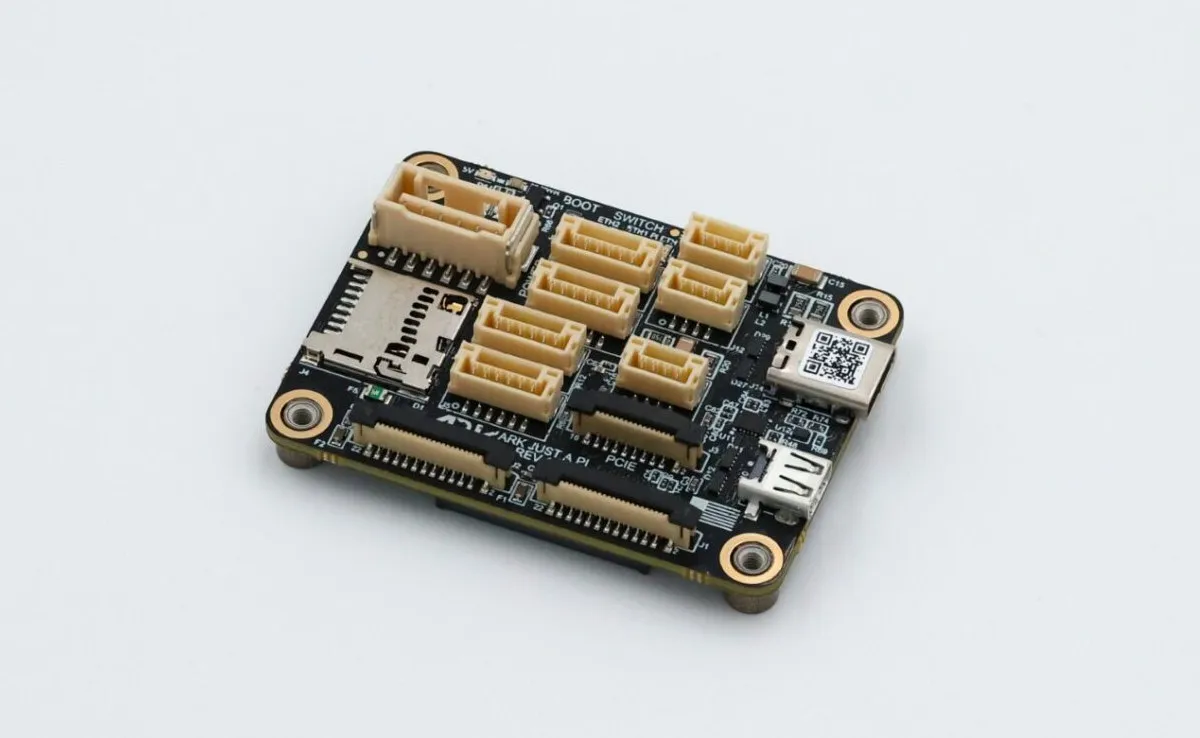 Компактная плата-носитель ARK Just A Pi для Raspberry Pi CM5