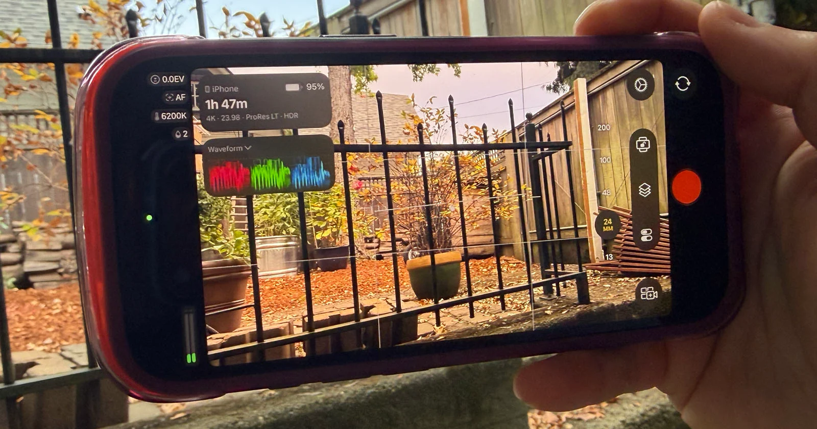 Интерфейс приложения Final Cut Camera для съёмки видео на iPhone