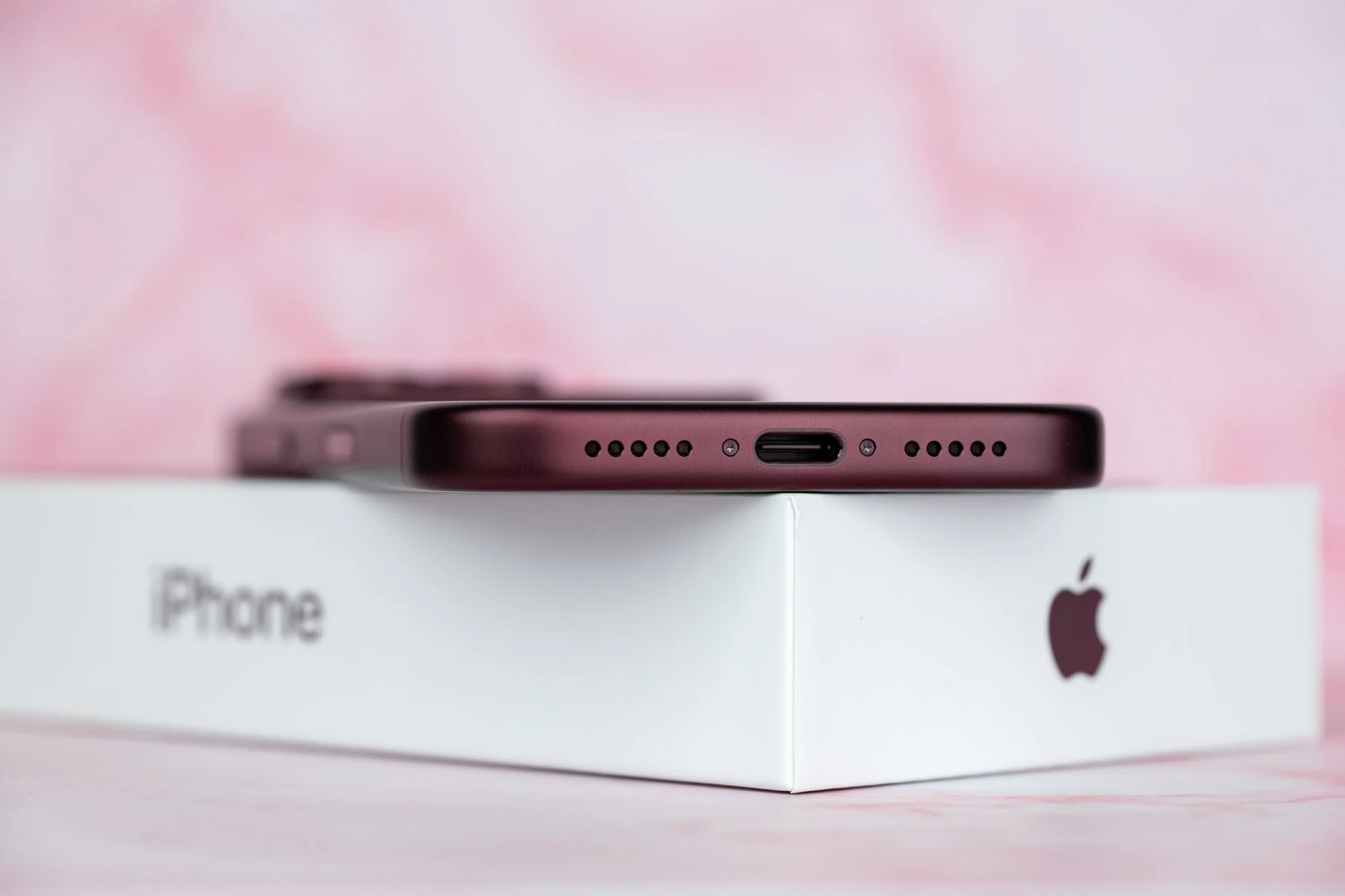 Корпус iPhone 18 Pro крупным планом