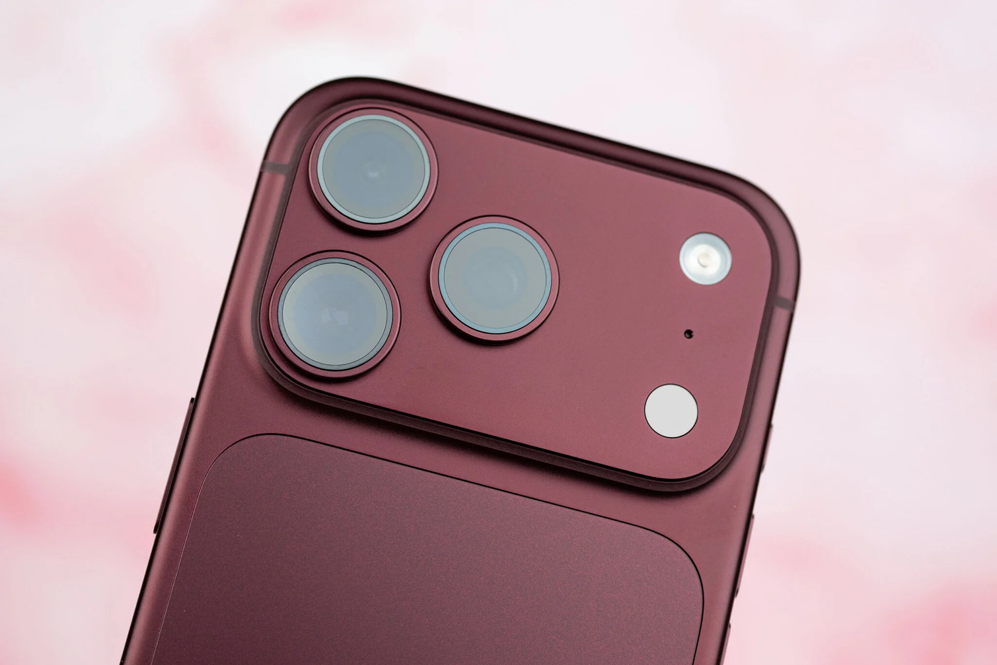 Новый бордовый цвет корпуса iPhone 18 Pro