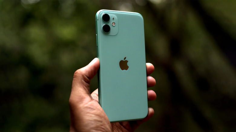 Главный экран iOS 27 на iPhone