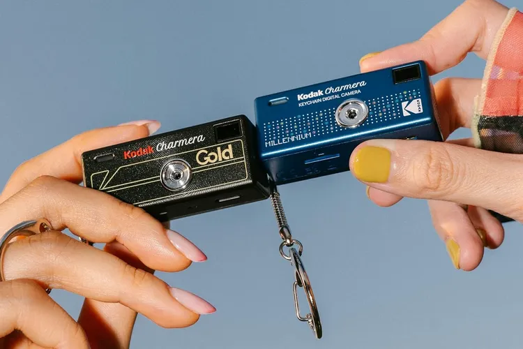 Камеры-брелоки Kodak Charmera Millennium в дизайне эпохи Y2K