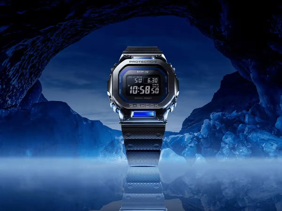 Часы Casio G-Shock MRGB5000SA-2 крупным планом