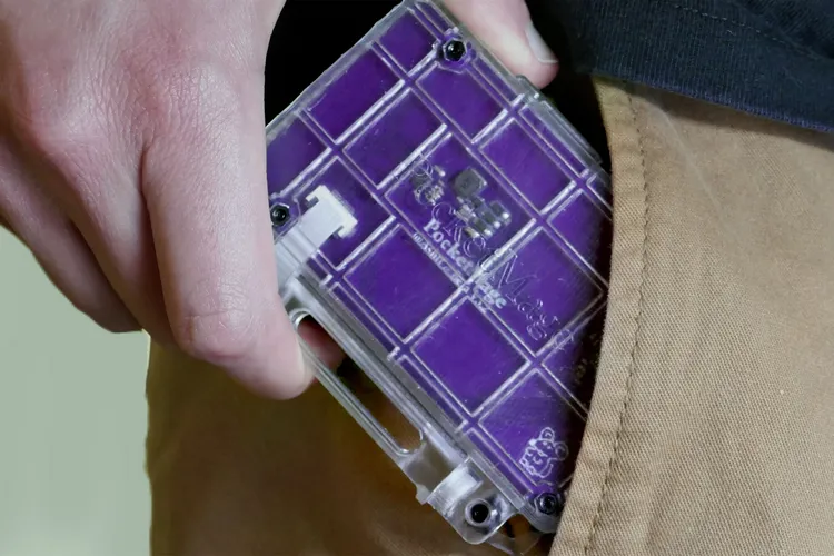Порт расширения и слот microSD на корпусе PocketMage