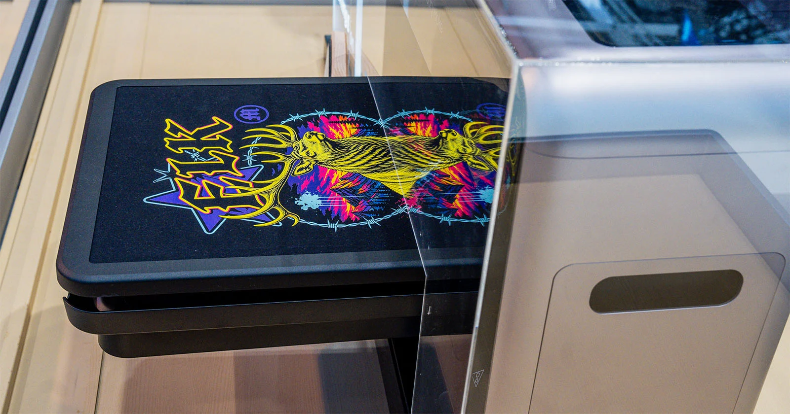 Прототип текстильного принтера EufyMake Fabric Printer на выставке IFA 2026