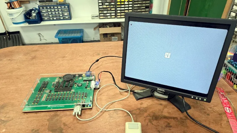 Открытая печатная плата OSHintosh, воспроизводящая компьютер Macintosh 512k