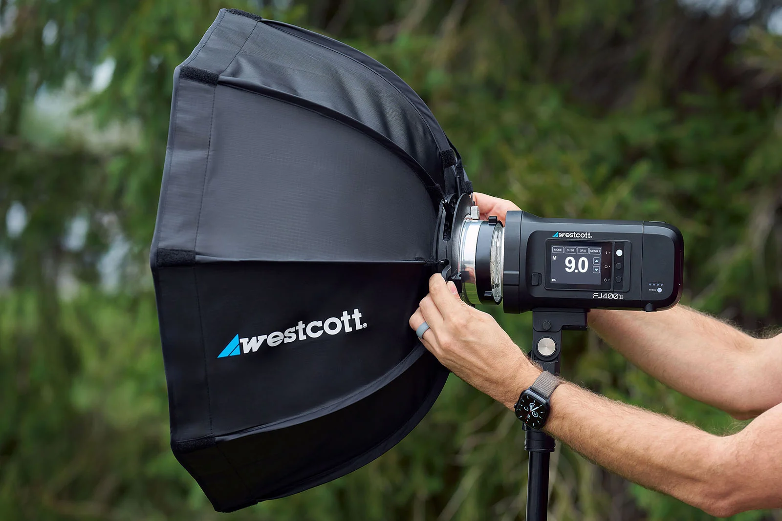 Софтбокс Westcott Rapid Box Switch в сложенном плоском виде