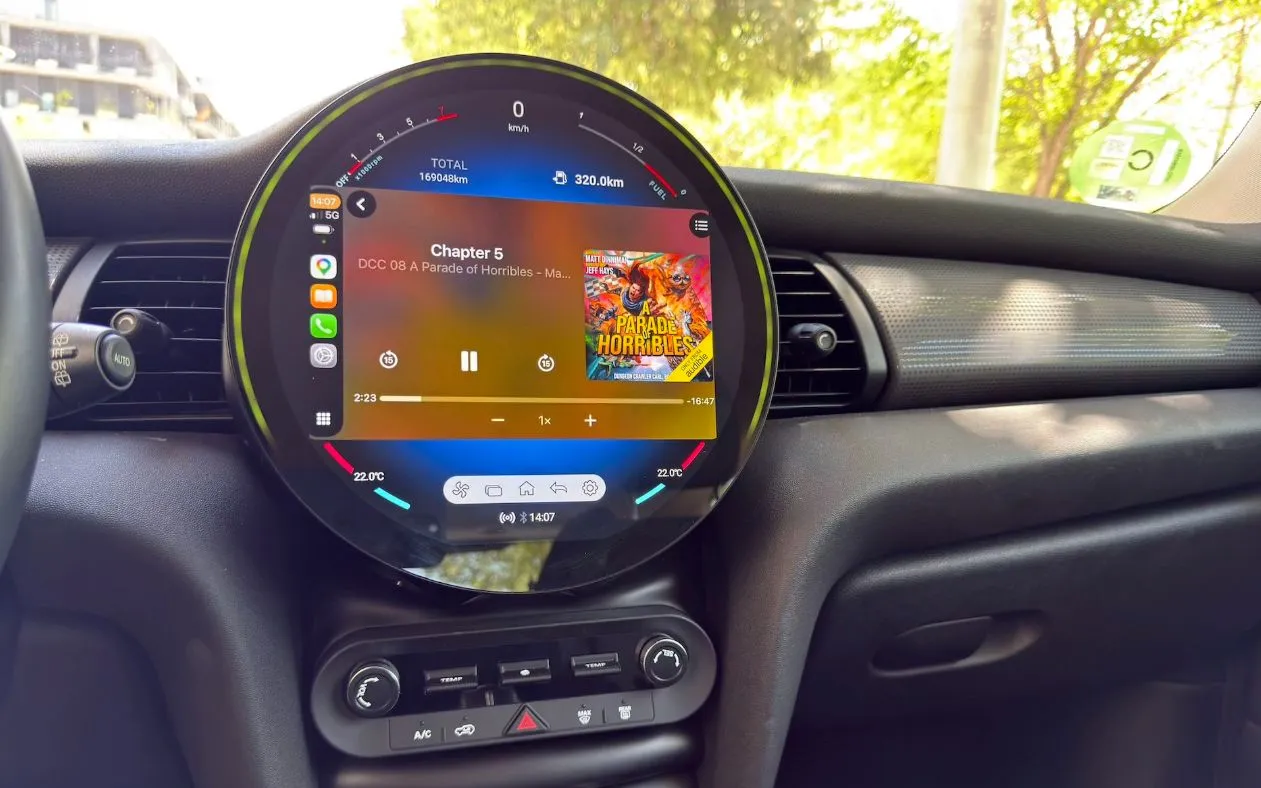 Новая мультимедийная система, установленная в салоне BMW Mini