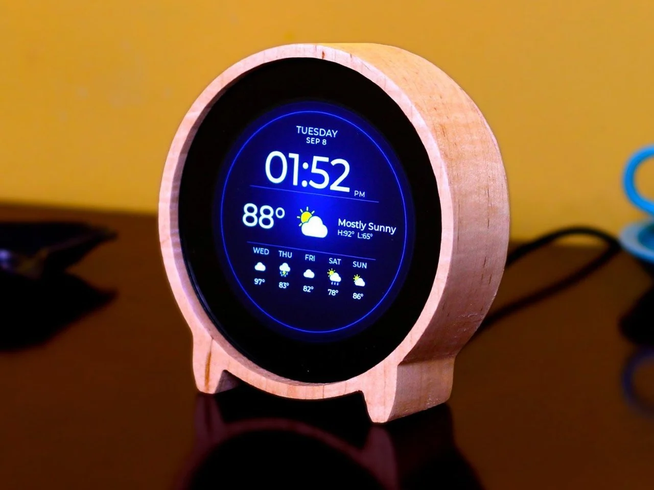 Круглые настольные часы Round Weather Clock с прогнозом погоды на экране