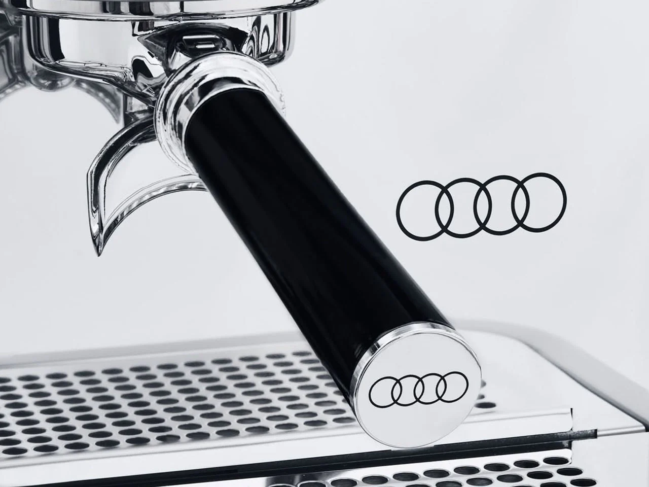 Основание кофемашины Rocket x Audi создаёт ощущение, будто корпус парит над столешницей