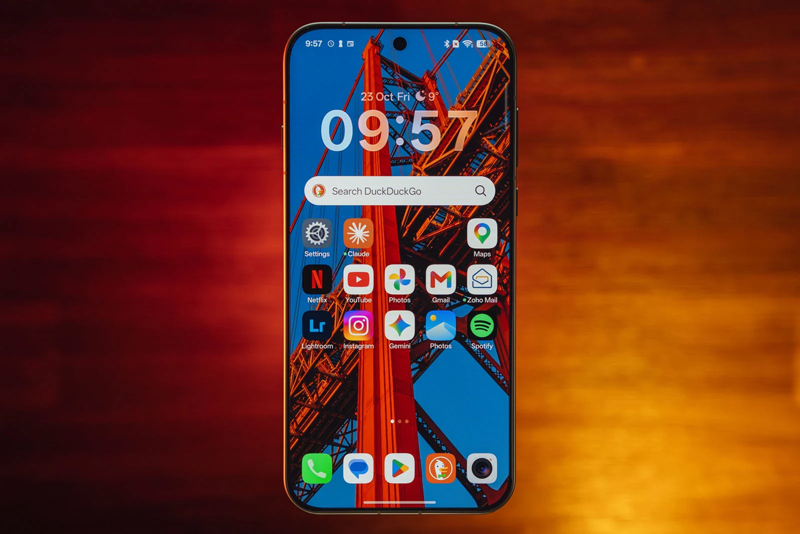 Расцветка Luna White и модуль камер Oppo Find X10 Pro Max крупным планом