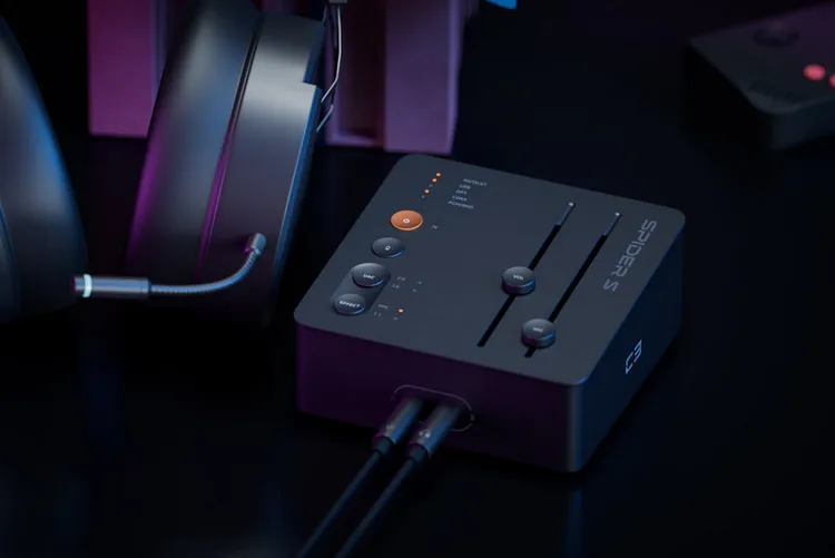 Внешняя игровая звуковая карта Fosi C3 на рабочем столе