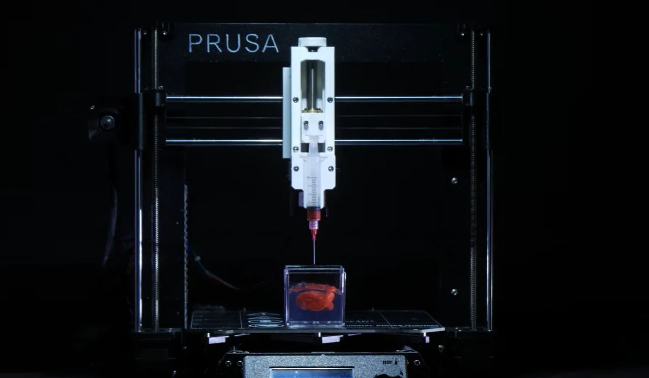 Старый принтер Prusa i3, который Райли переделывает под встроенную 3D-печать
