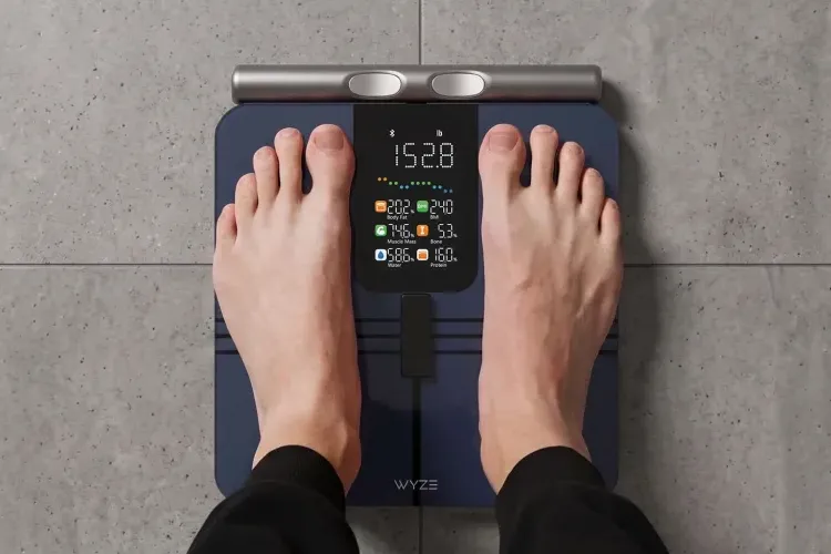 Весы Wyze Scale BodyScan в классическом форм-факторе напольных весов