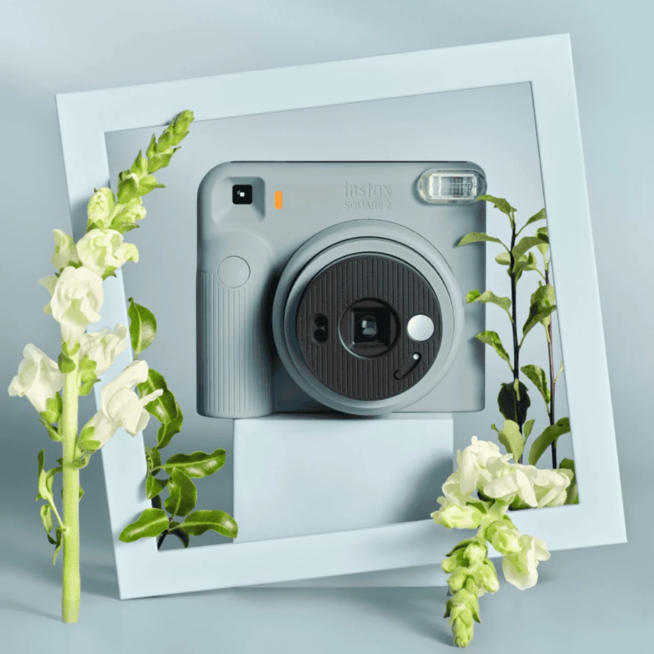 Fujifilm instax SQUARE 2 в одном из трёх цветовых вариантов