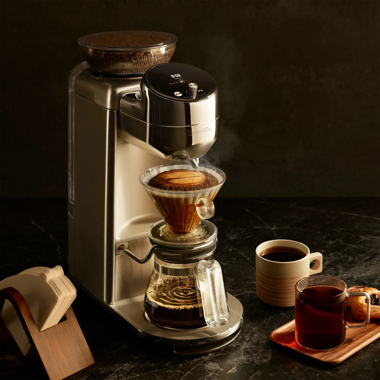 Кофемашина Breville Spiral Luxe на кухонной столешнице