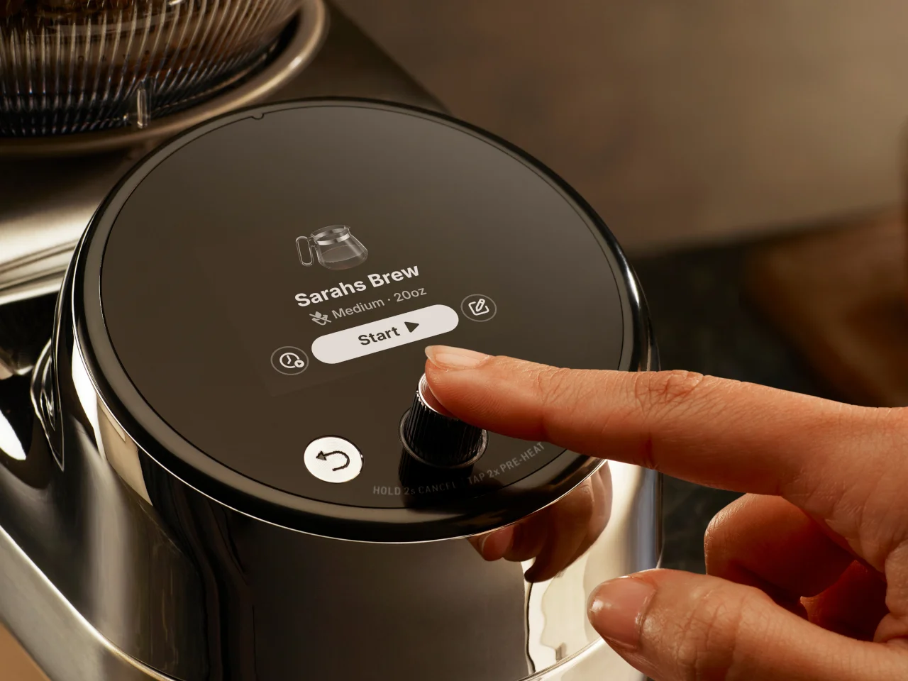 Кофемашина Breville Spiral Luxe: вид на дриппер и графин