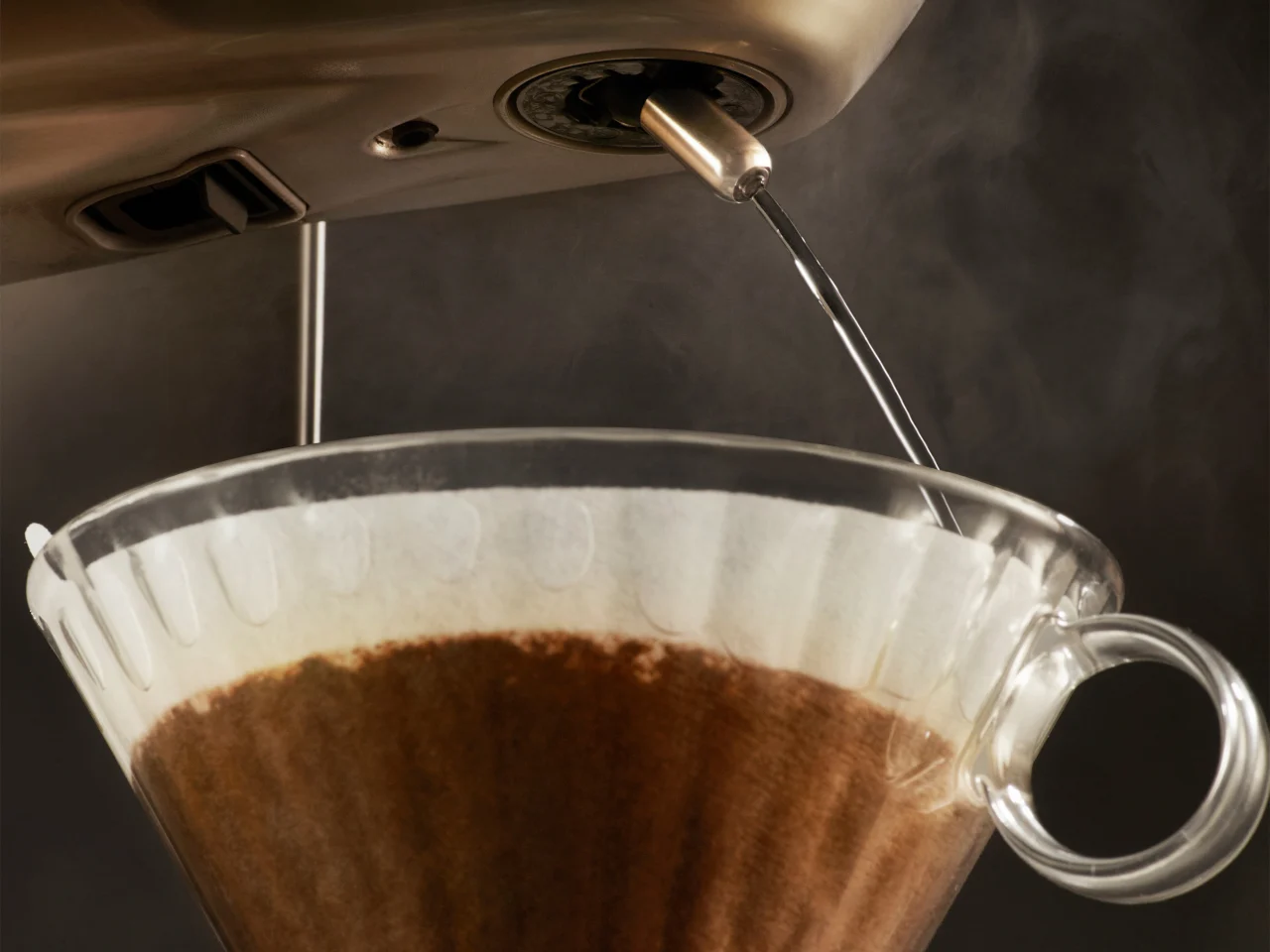 Дисплей и поворотный диск управления кофемашины Breville