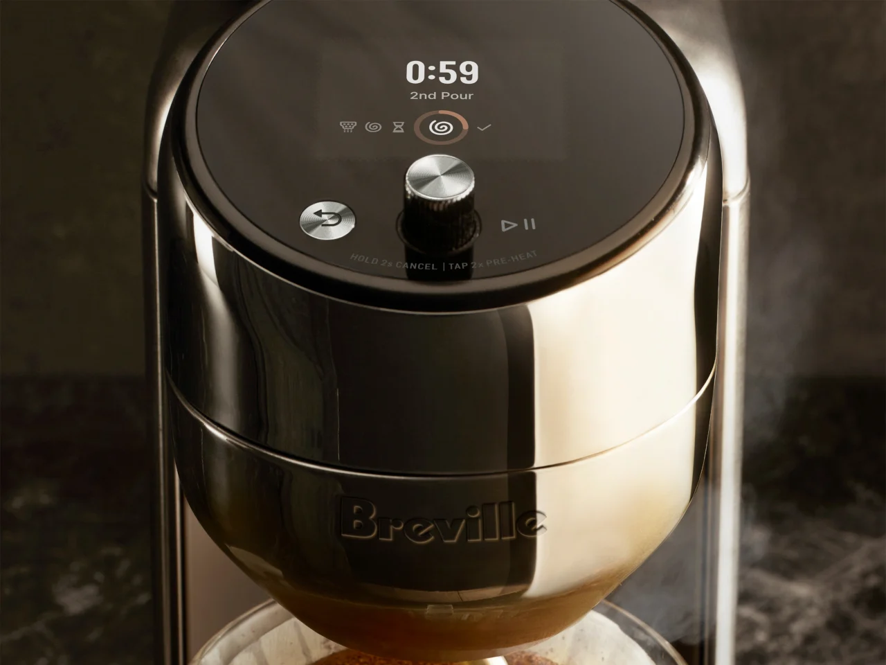 Водяной носик кофемашины Breville Spiral Luxe над дриппером