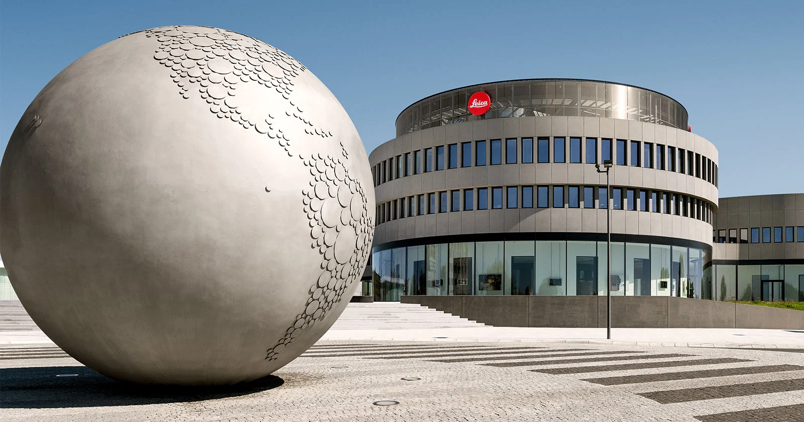 Дальномерная камера Leica с фирменной красной точкой на корпусе