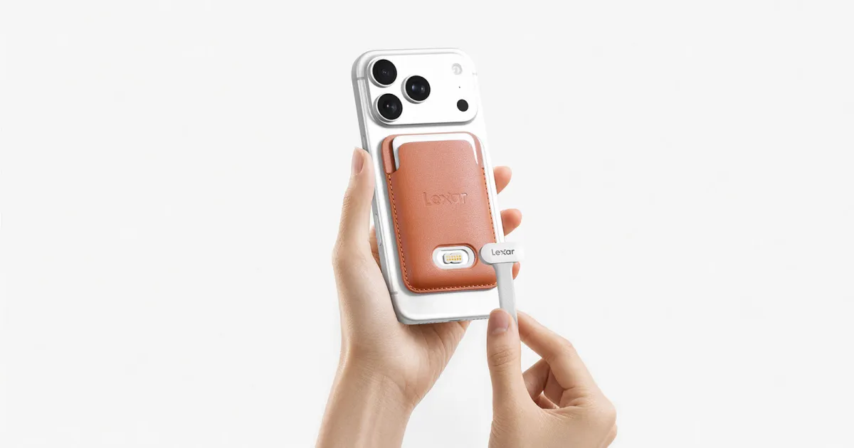 Магнитный кабель SnapLink, подключённый к задней стороне Lexar Muse