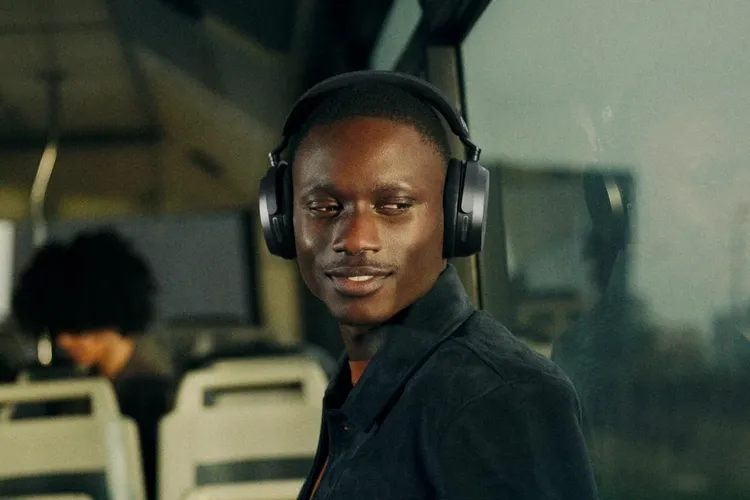 Чашка наушников Sennheiser Momentum 5 Wireless с микрофонами шумоподавления