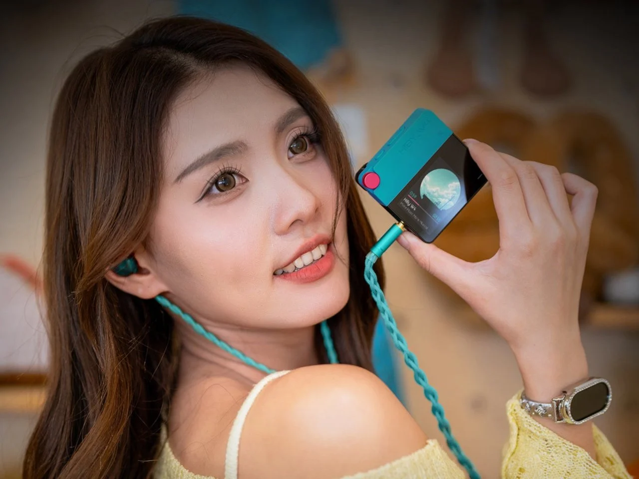 Портативный Hi-Fi-усилитель HiBy W4 в ярком корпусе