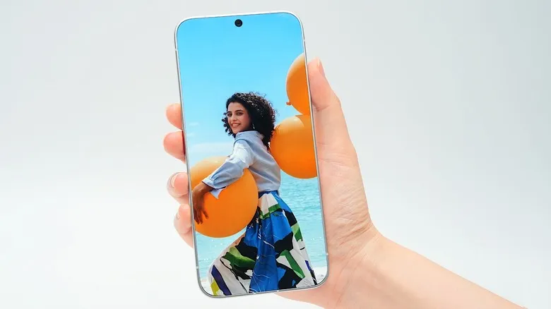 Безрамочный концепт-смартфон Tecno
