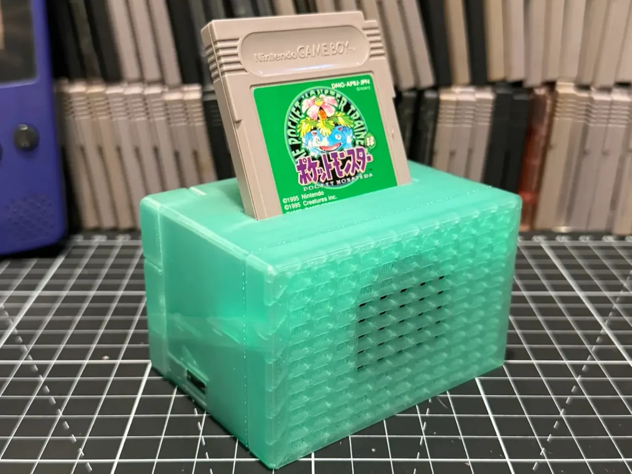 Прототип Retro Song Bird — настольный проигрыватель картриджей Game Boy в зелёном корпусе