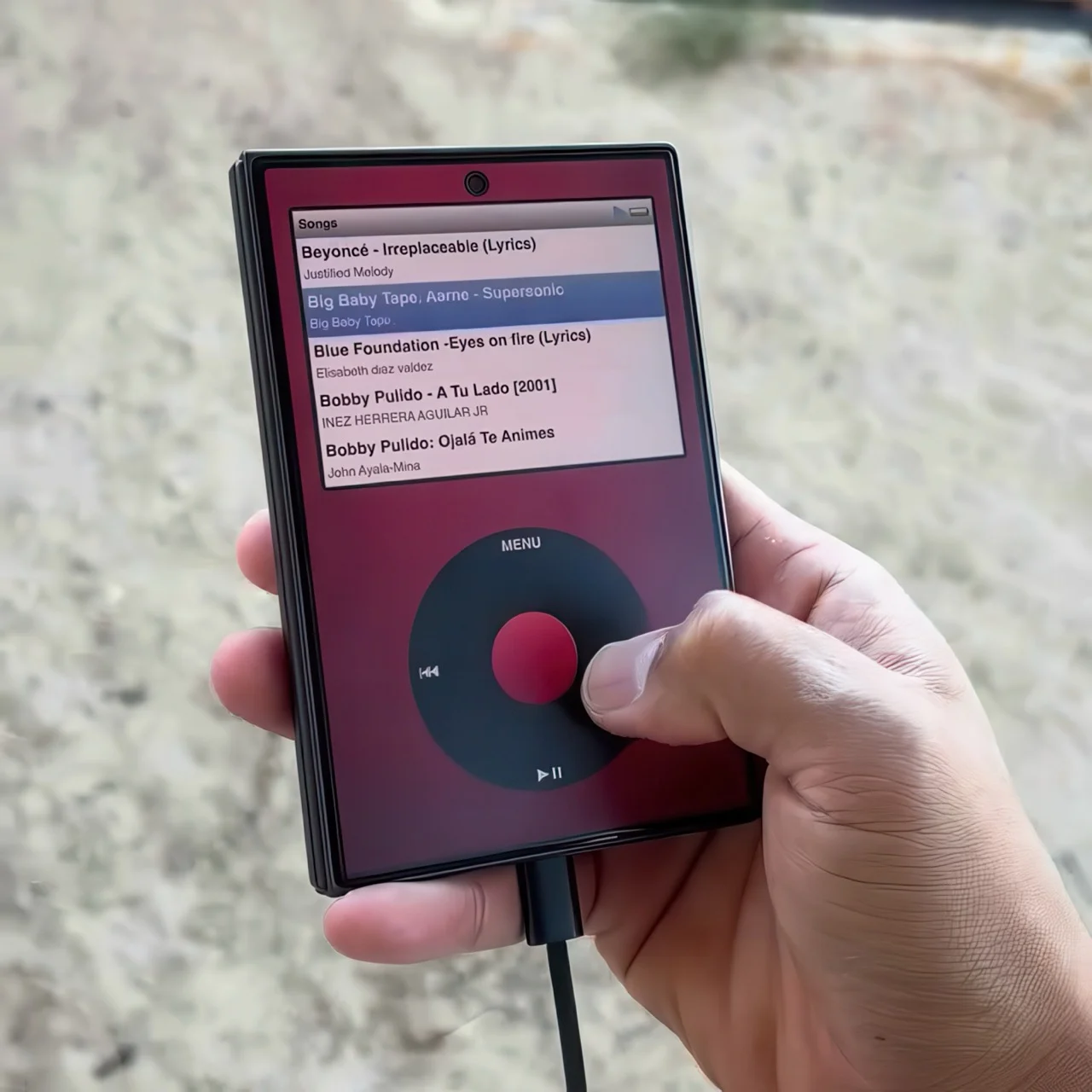 Galaxy Z Fold8 с интерфейсом Classipod в стиле винтажного плеера