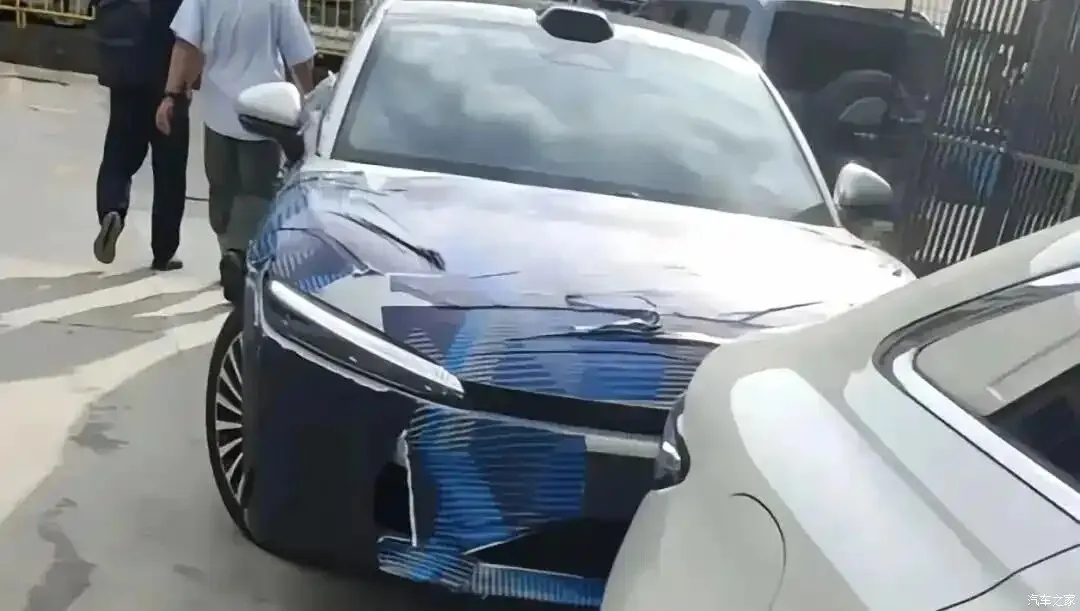 Прототип электроседана BYD Han третьего поколения в камуфляже