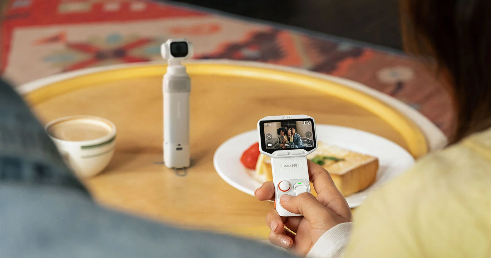 Insta360 Luna Pro со съёмным 2-дюймовым OLED-экраном для дистанционного управления